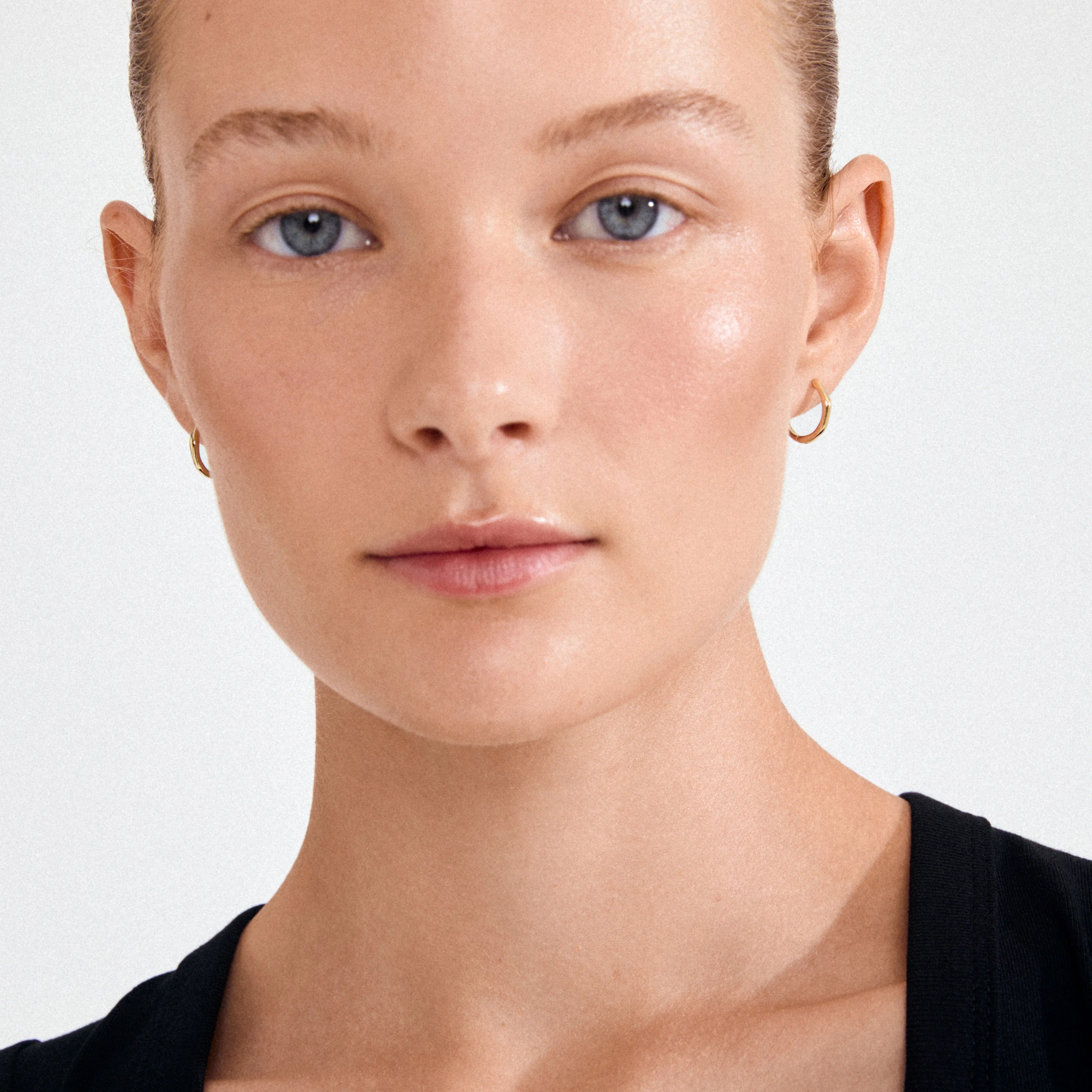 classic hoop earrings, lightweight hoop earrings, gold plated jewelry, small hoops for women, fashion earrings for women, modern gold hoops