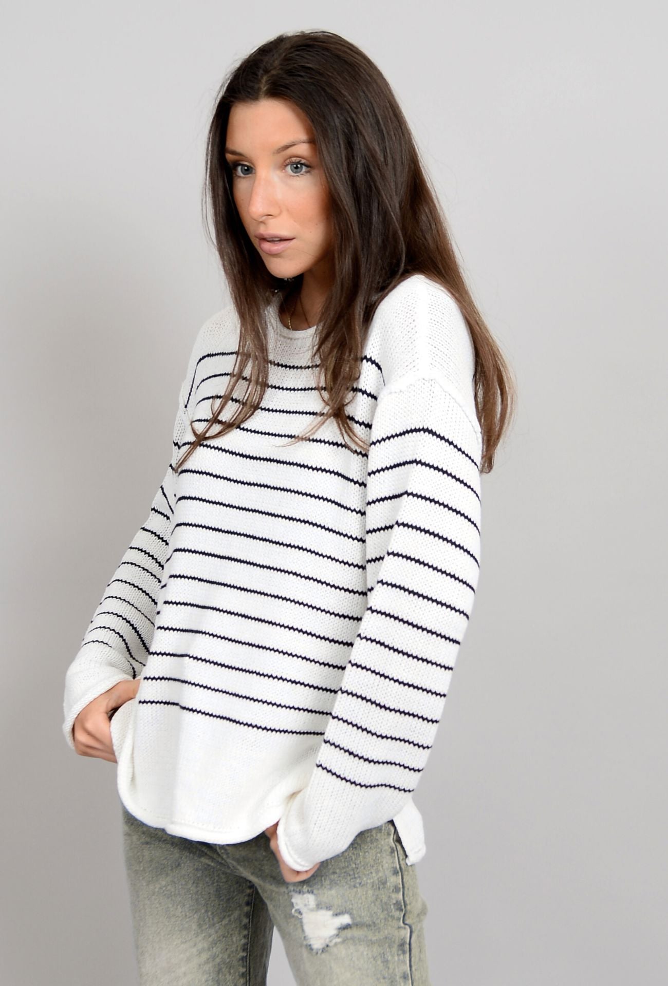 KIRI WHITE WITH BLACK STRIPE PULL OVER Sweater RD STYLE