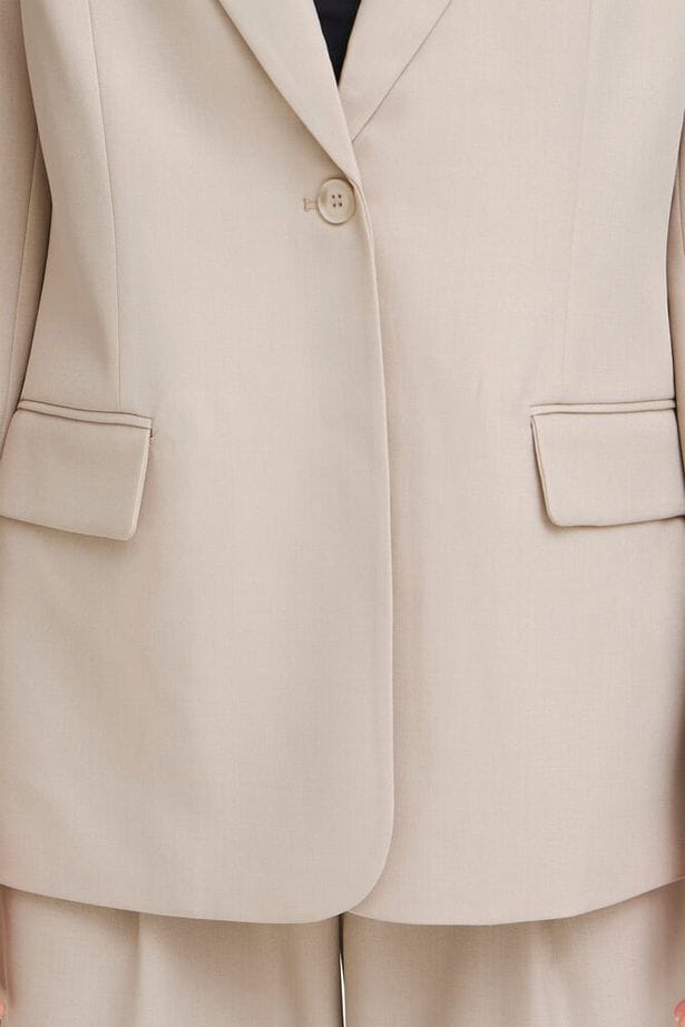 modern blazer women, minimalist blazer neutral, polished everyday blazer, versatile women blazer, soft neutral blazer women, classic tailored blazer