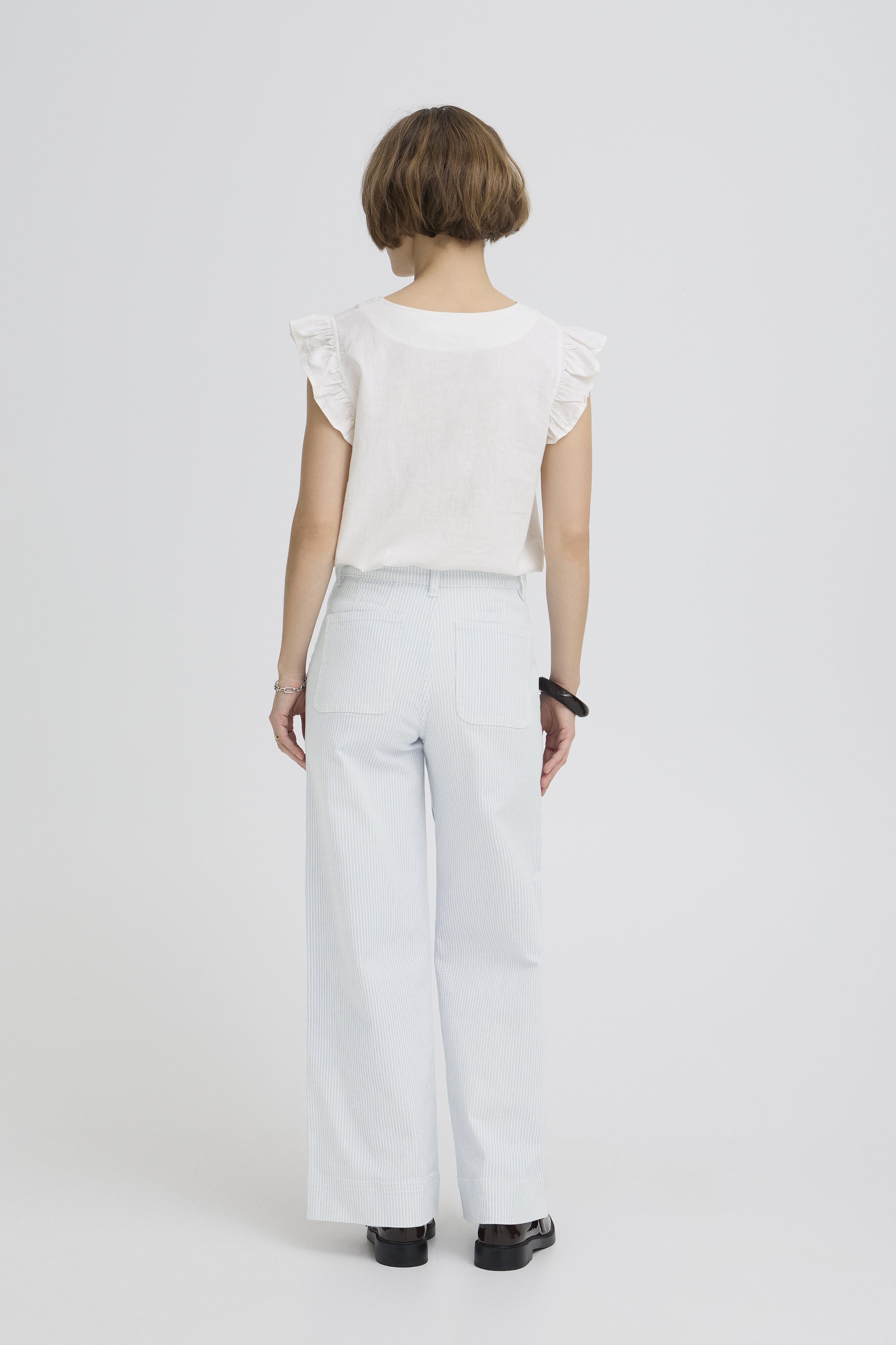 elevated casual denim, trendy wide leg jeans, women’s resort wear pants