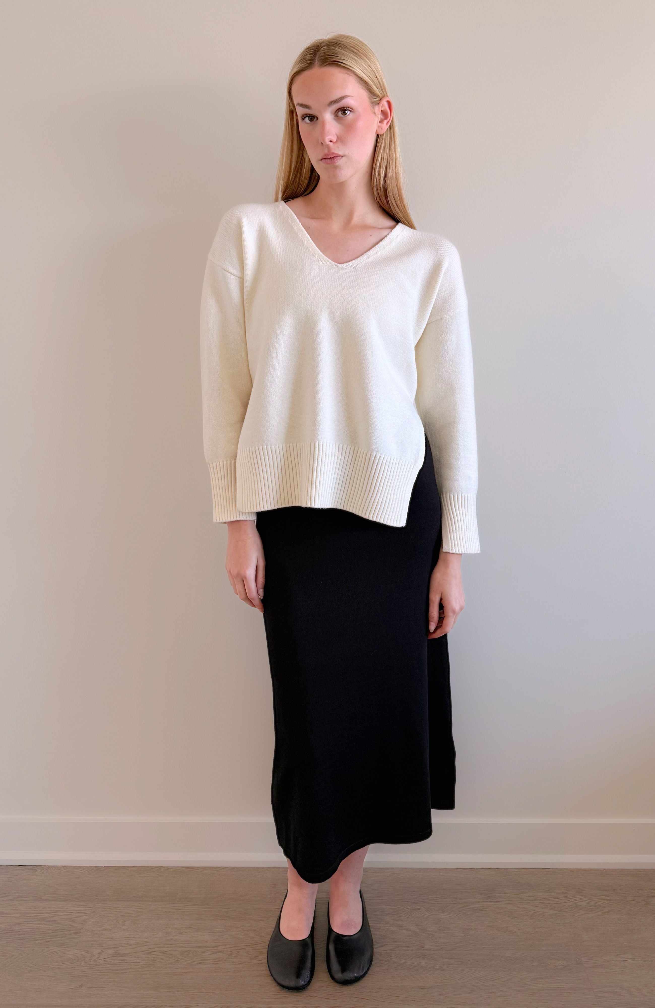 SOFT VNECK SWEATER (CREAM)