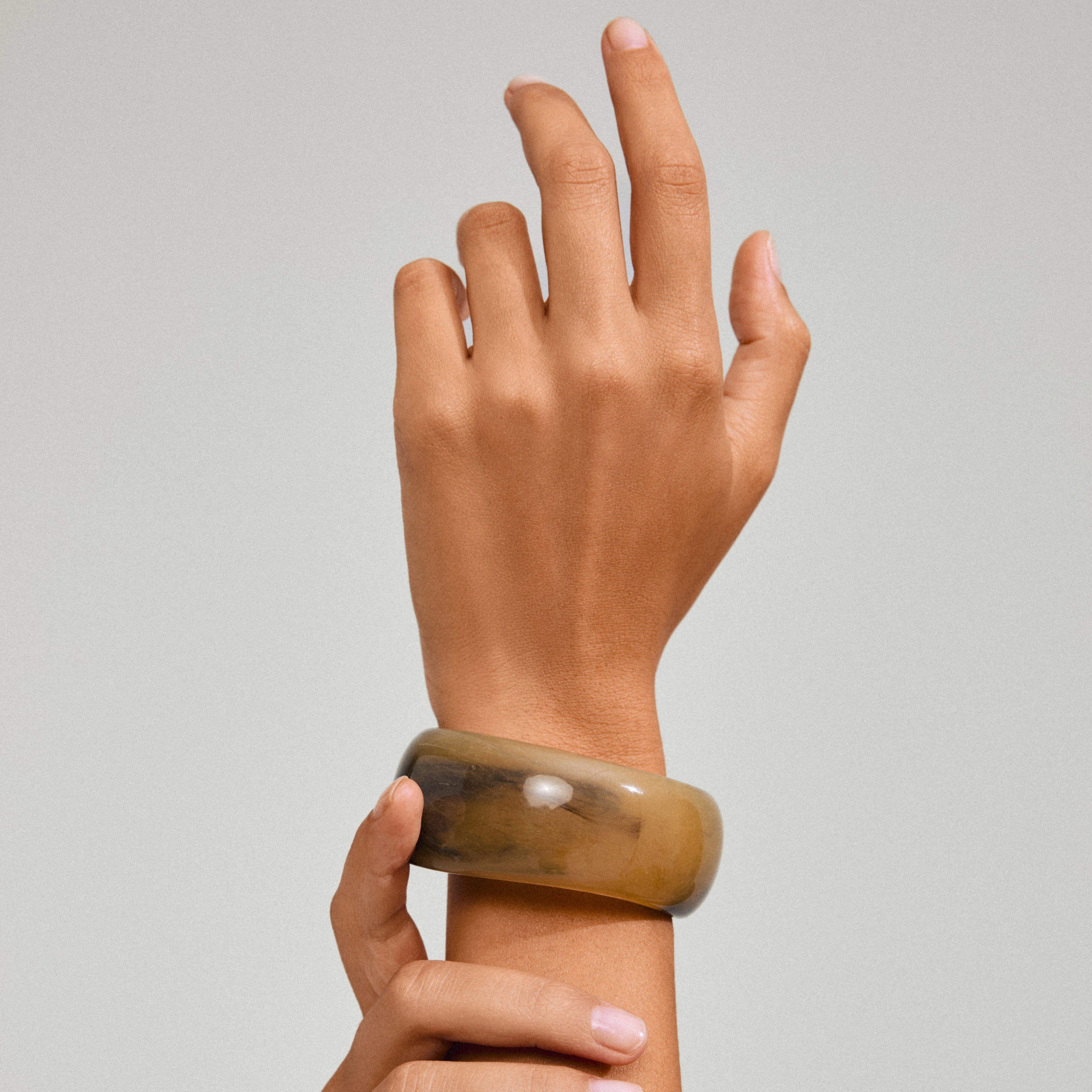 minimalist bangle accessory, fashion bracelet beige, resin look bangle