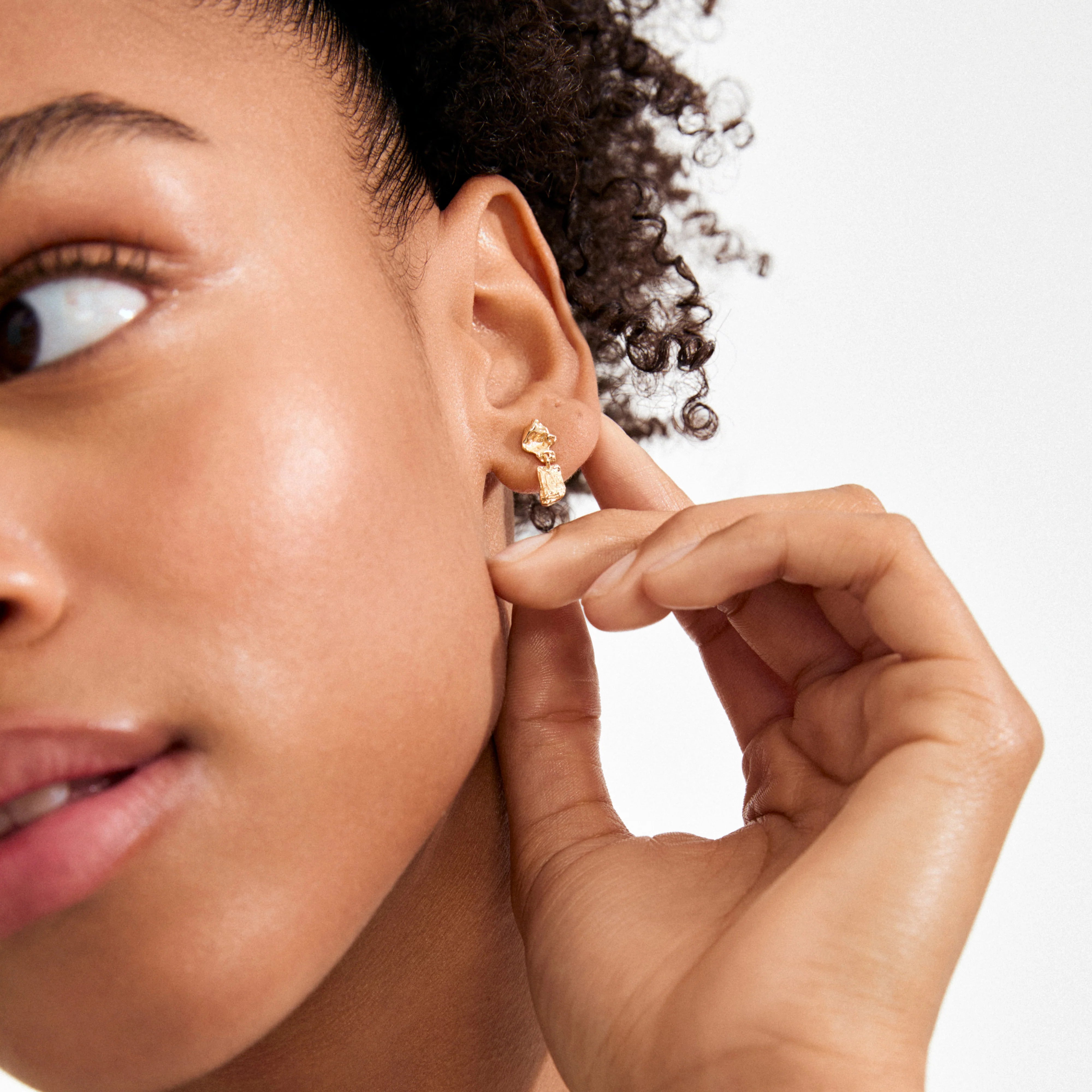 modern gold jewelry, everyday statement earrings, gold dangle earrings