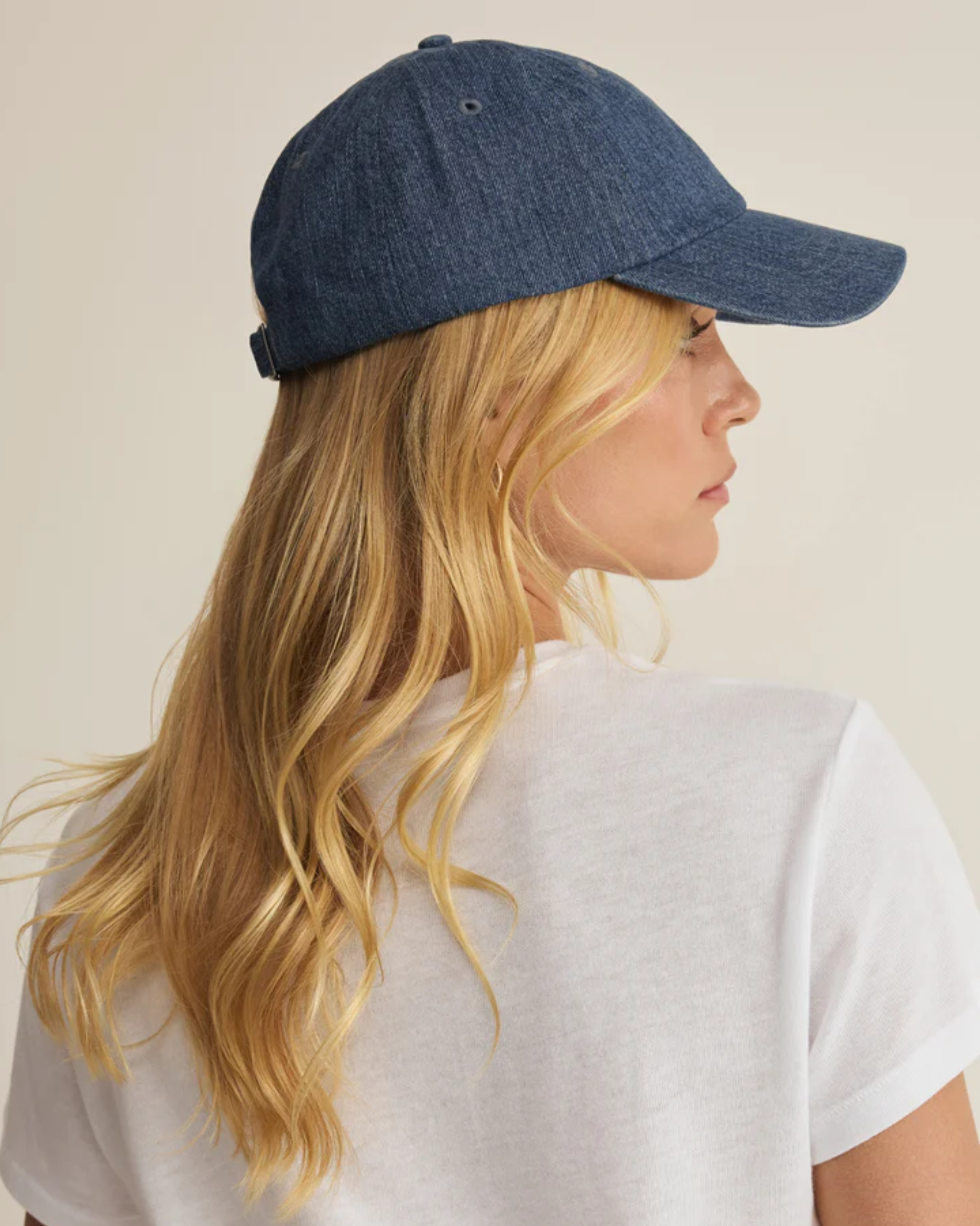 off duty model style, casual summer accessories, denim baseball hat women, women’s casual hat, dark wash denim cap, cute baseball cap outfit