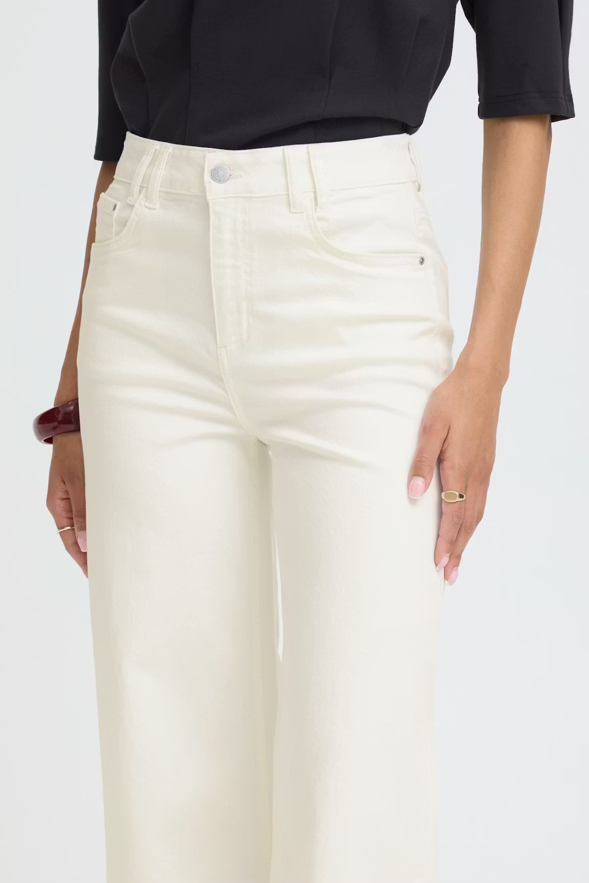 neutral denim outfit, high rise jeans women, cropped straight jeans, beige jeans women, modern denim fit, everyday denim women