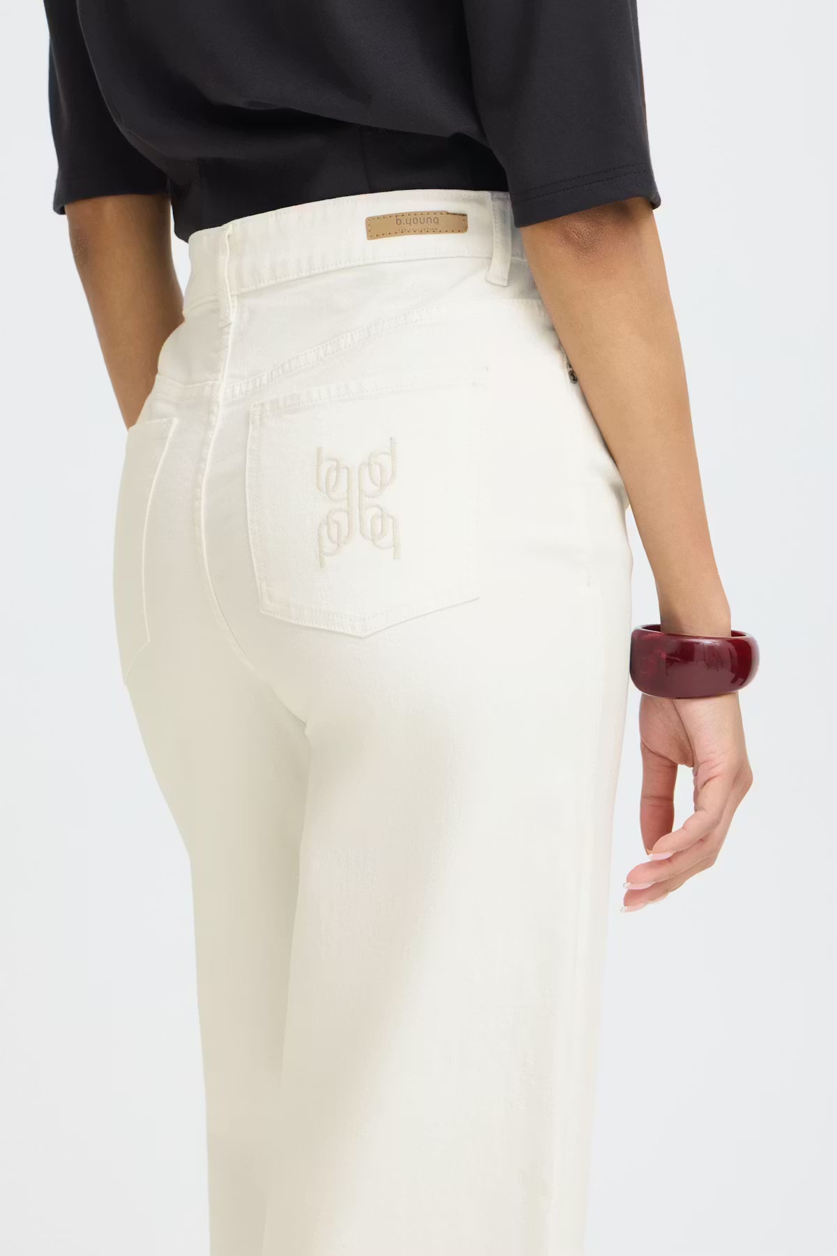 neutral outfit denim, versatile denim pants women, casual chic jeans women, high waist crop jeans