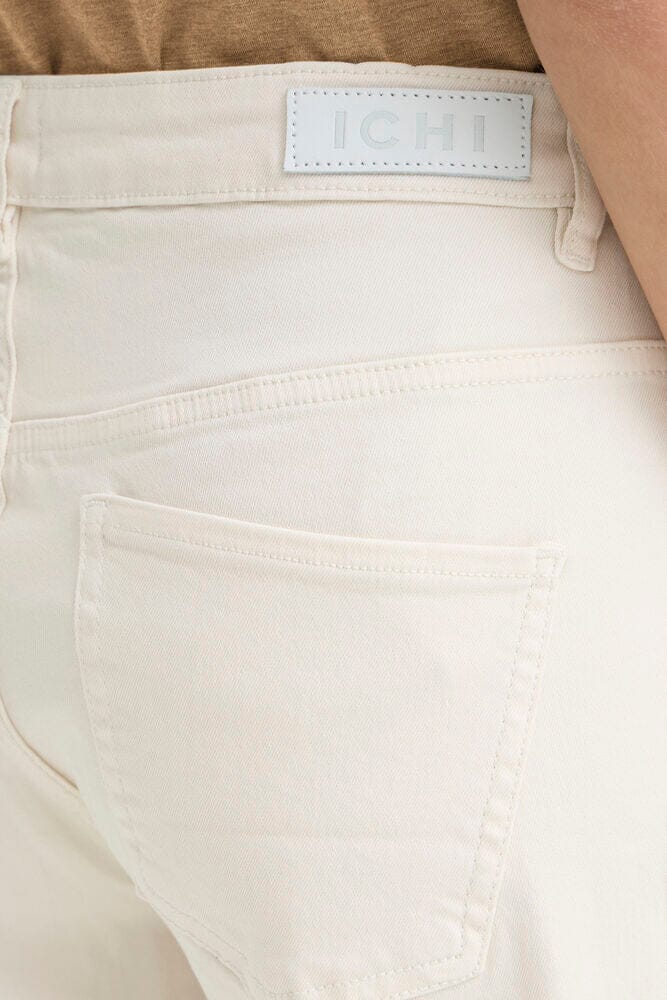 soft structured denim, womens fashion jeans, everyday wear denim