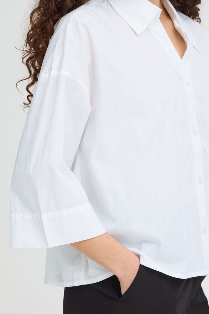 trendy button down shirt 2026, everyday white shirt women, minimal white shirt women, white shirt outfit styling