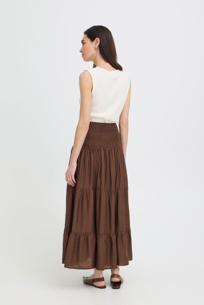elastic waist midi skirt, brown tiered skirt outfit, casual chic midi skirt, women’s brown flowy skirt, lightweight midi skirt, everyday skirt brown, relaxed fit midi skirt