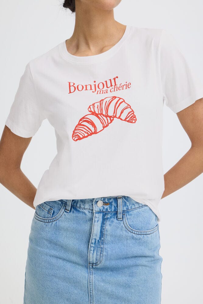 minimalist graphic t shirt, chic casual tee outfit, french style outfit tee, bakery graphic shirt women