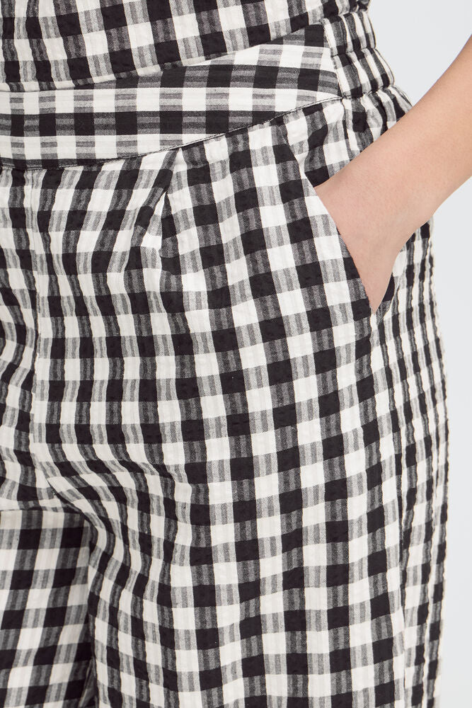 relaxed fit trousers women, black and white check pants, fashion forward pants women, women's vacation outfits, gingham clothing women