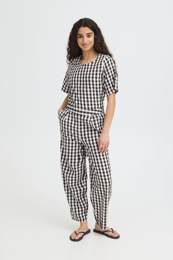 barrel leg trousers women, women's statement pants, trendy gingham pants, casual gingham outfit women, women's summer pants