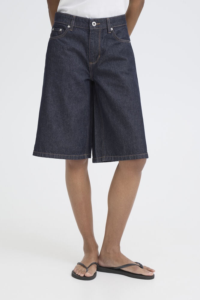 dark denim bermuda shorts, women’s denim bermuda shorts, long denim shorts women, relaxed fit denim shorts, dark wash bermuda shorts, casual summer denim, trendy bermuda shorts women, everyday denim shorts, wide leg denim shorts, women’s dark wash shorts
