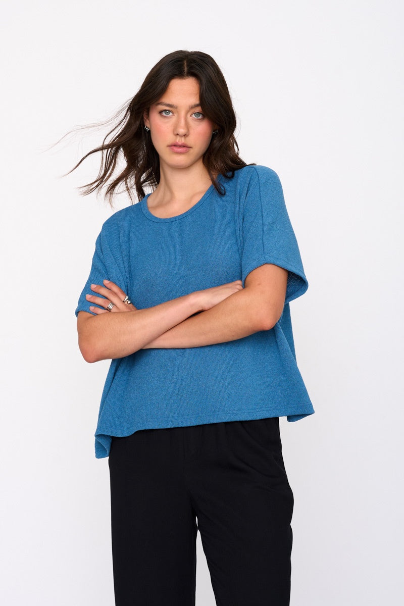 24clothing, blue knit top, oversized knit top women, lightweight summer top, relaxed fit women’s shirt, blue oversized tee, casual chic women’s fashion, soft knit t shirt, coastal inspired outfit, women’s blue blouse, effortless summer basics, breathable knit top, relaxed everyday clothing, blue casual top women, minimal style outfit, women’s lightweight knitwear, easy everyday essentials
