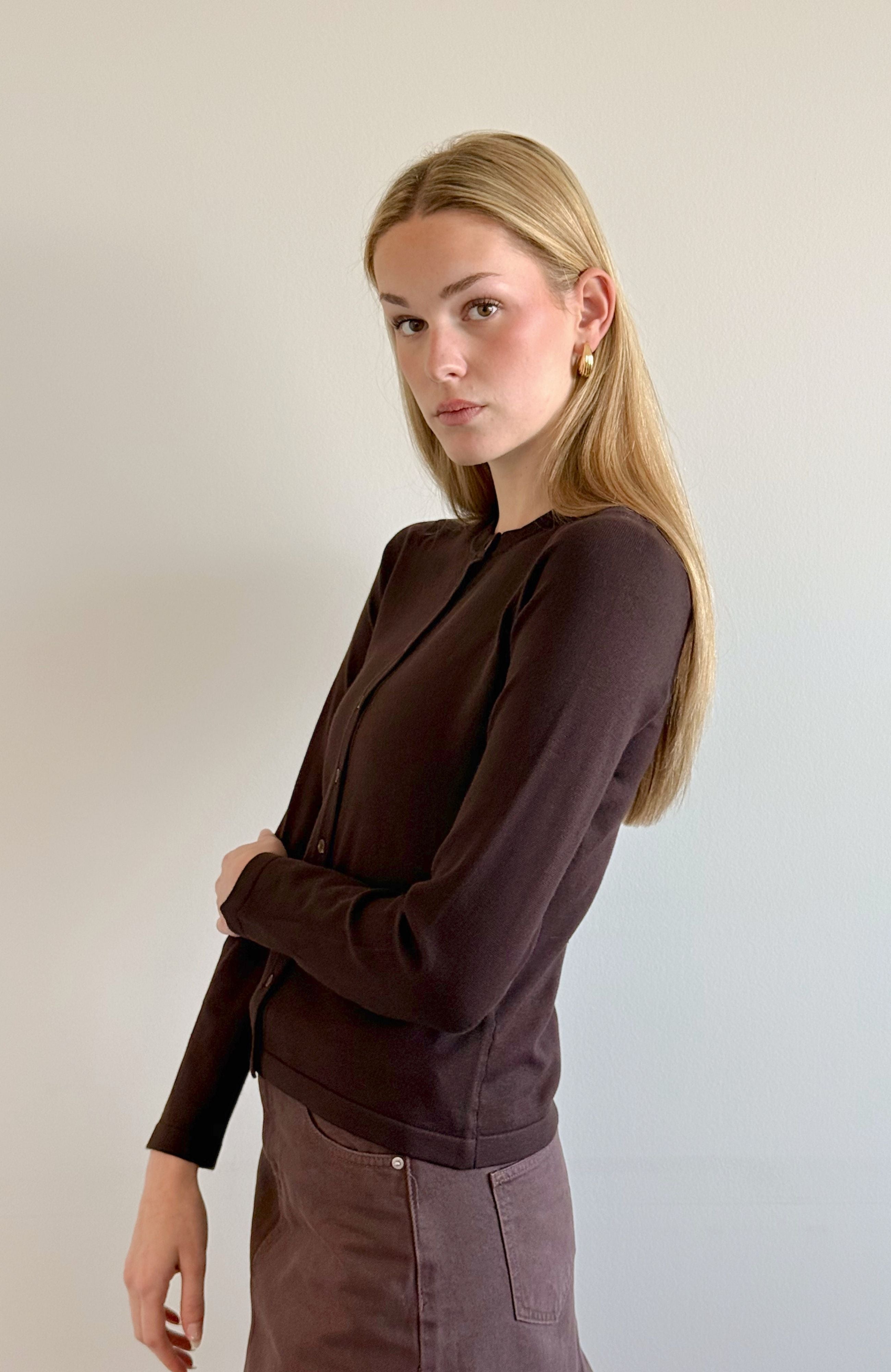 FITTED CHOCOLATE CARDIGAN
