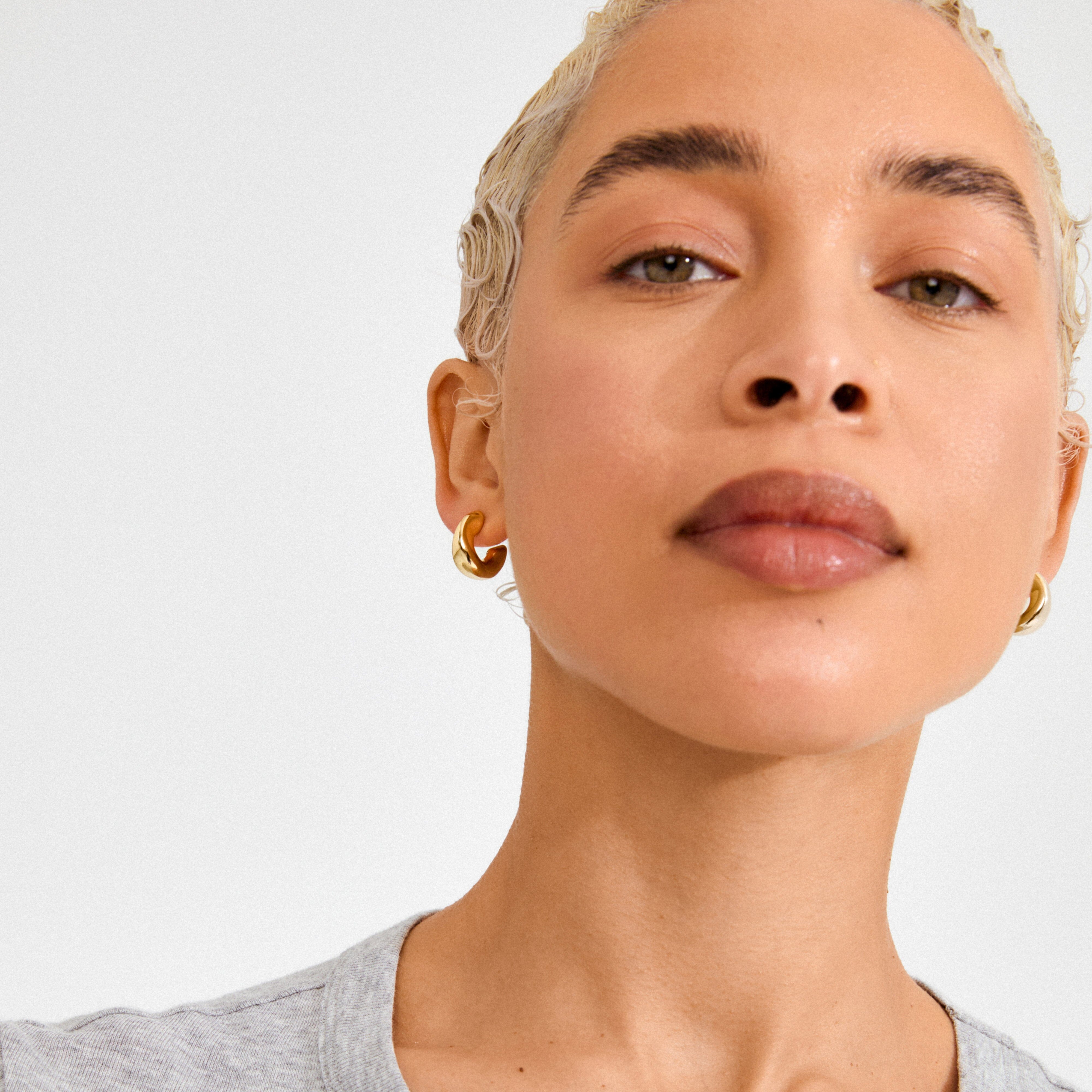 classic gold hoop earrings, polished gold earrings, timeless gold hoops, compact gold hoop earrings