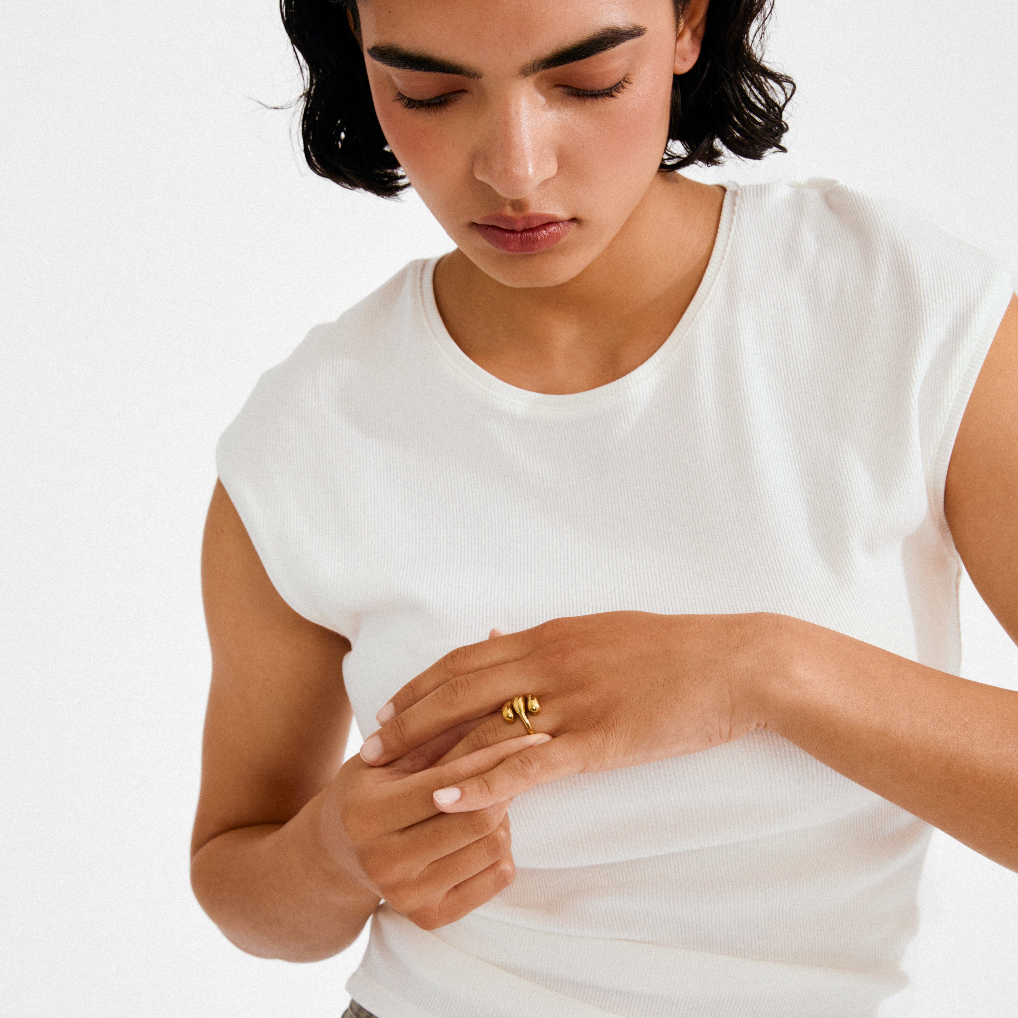 women gold jewelry, fluid gold ring, minimalist statement ring