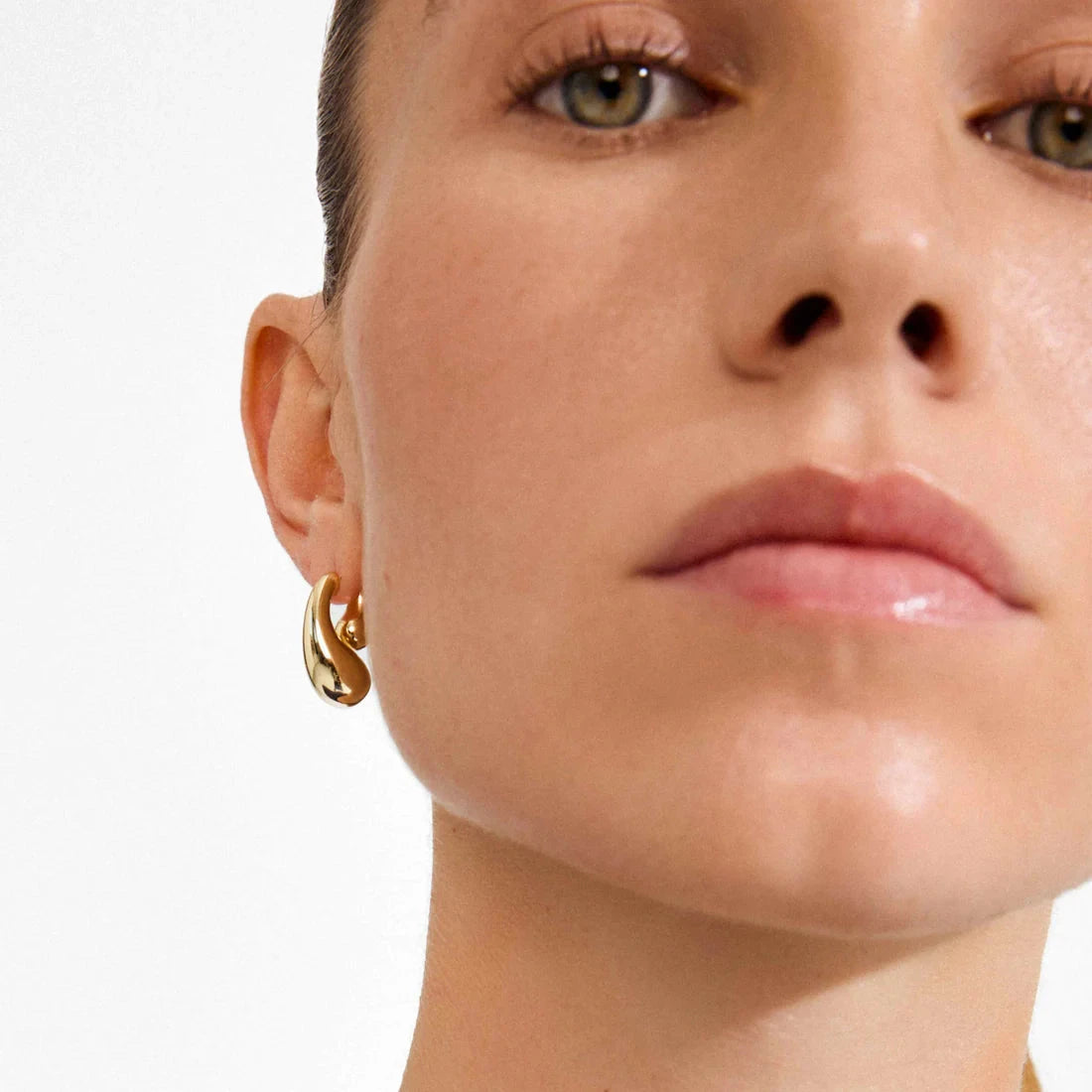 sculptural gold earrings, modern gold earrings, everyday gold earrings, statement gold earrings