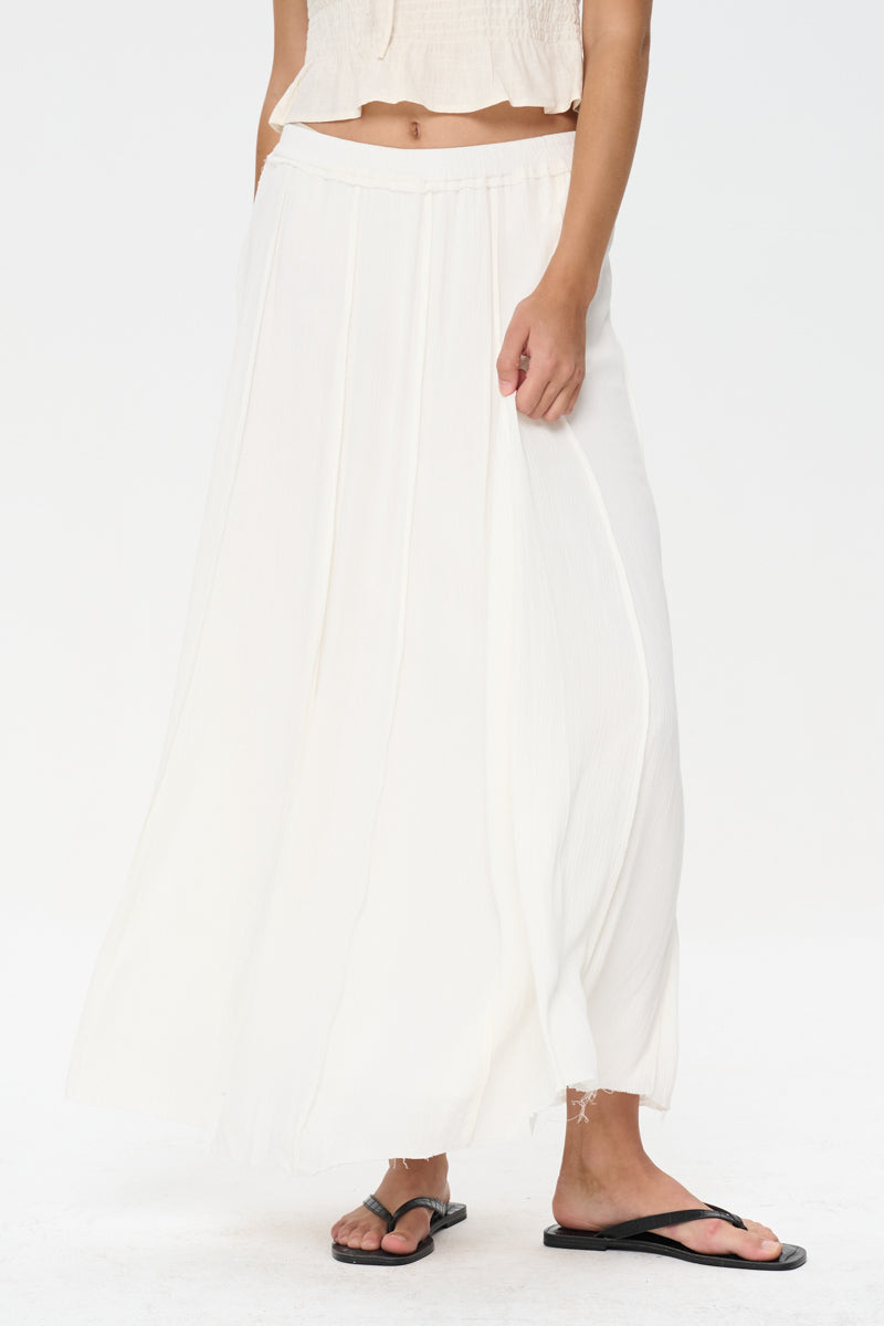 24 clothing, coastal style outfit, relaxed summer fashion, women’s white skirt, elastic waist maxi skirt, effortless summer outfit, neutral capsule wardrobe,