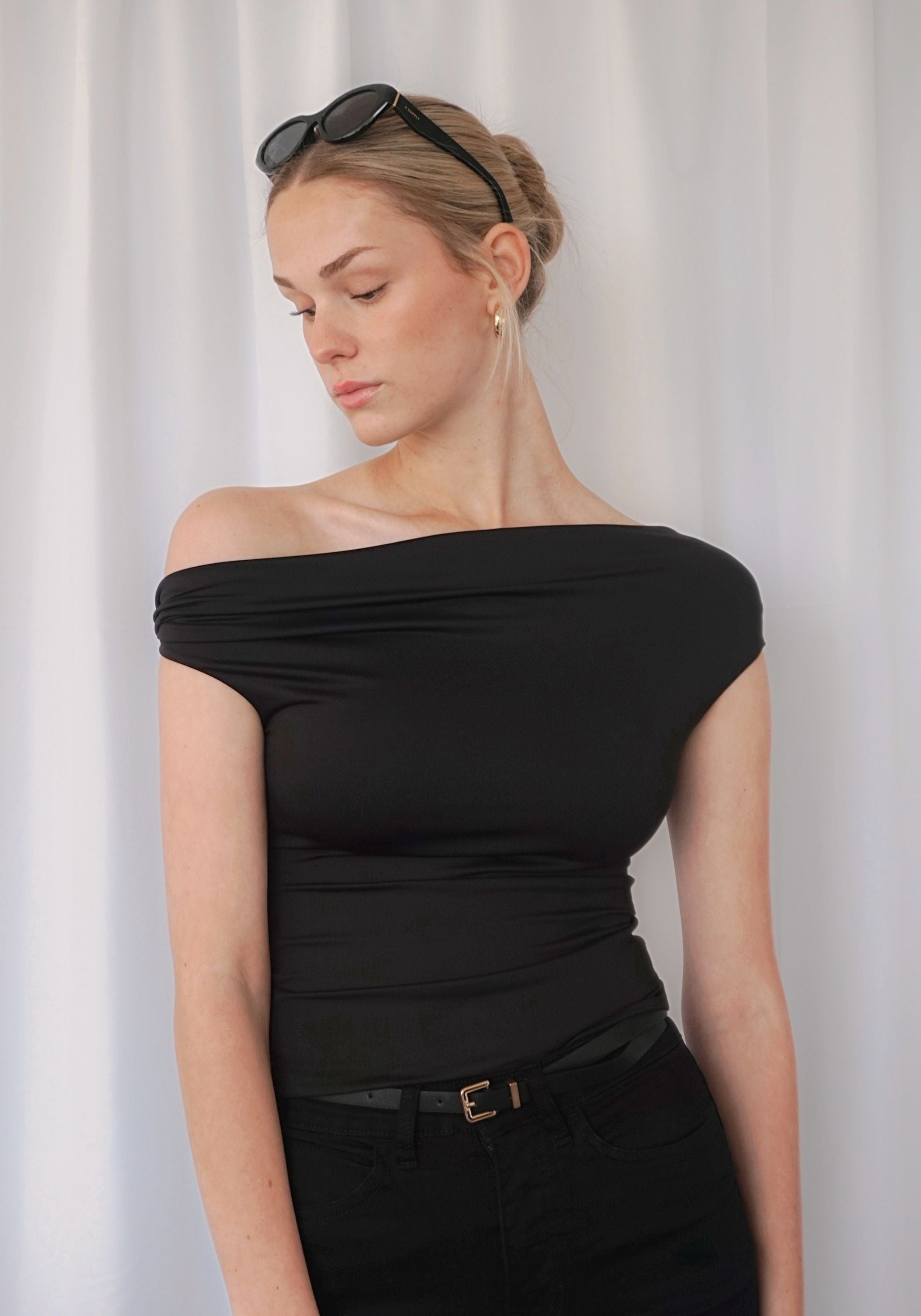 SCULPT OFF SHOULDER TOP