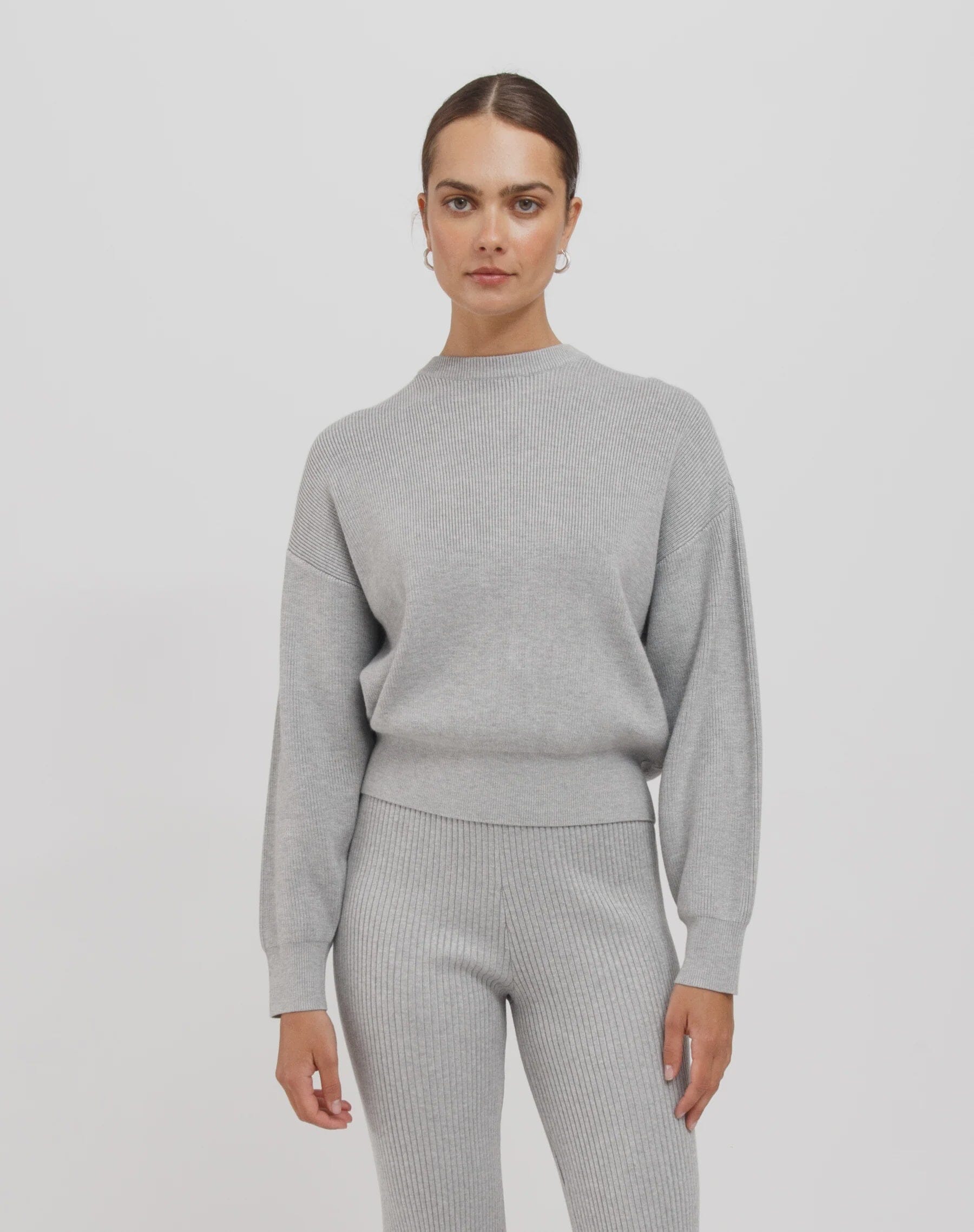 GREY RIB KNIT CREW NECK SWEATER Sweater BRUNETTE