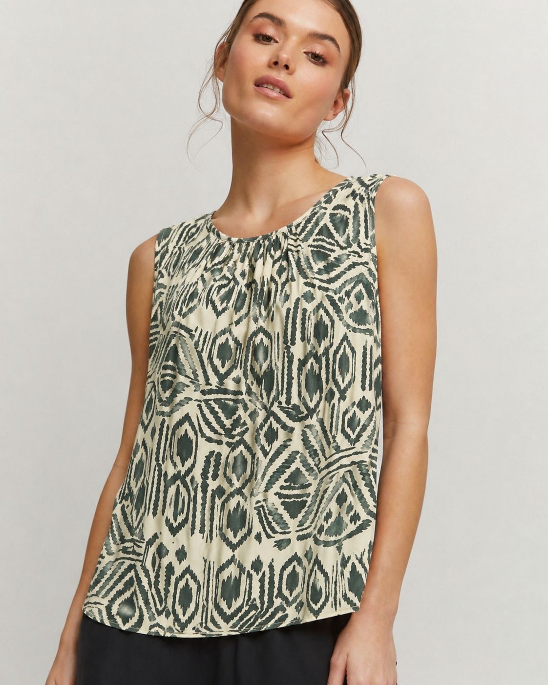 JOELLA TOP (GEO PRINT) Top B YOUNG