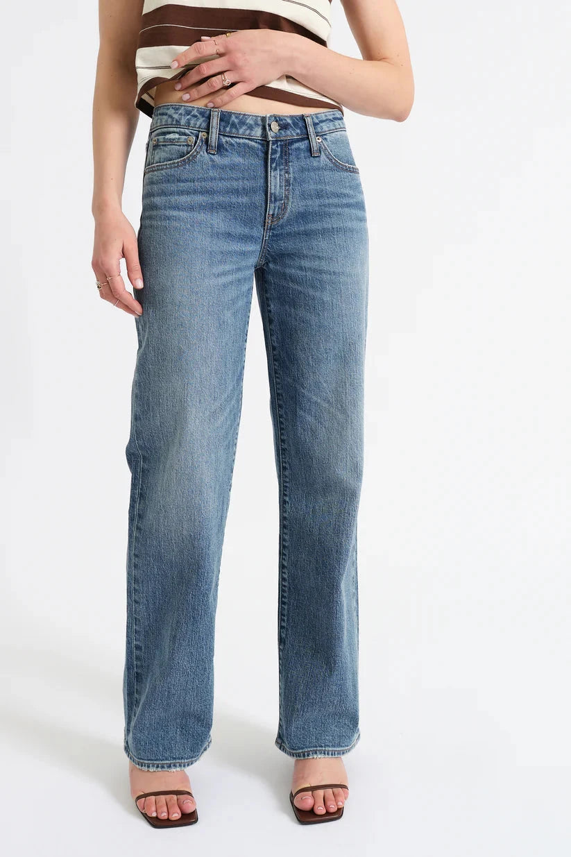 mid 2000s inspired low rise jeans, comfortable straight leg jeans women, laid back straight leg denim style