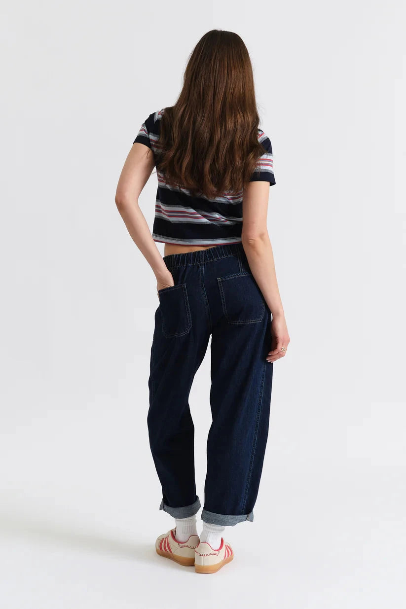 dark wash barrel jeans women, relaxed fit barrel leg denim, elastic waist denim jeans women, modern barrel leg jeans dark wash, lordon canada.