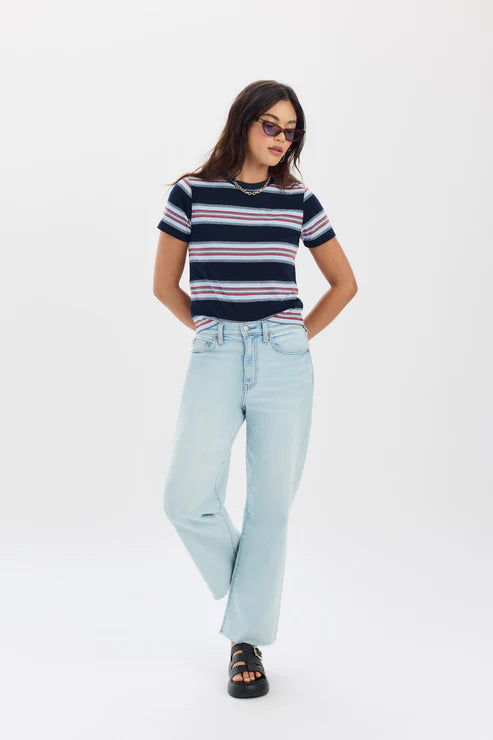 trendy light wash jeans, casual wide leg jeans, everyday denim outfit