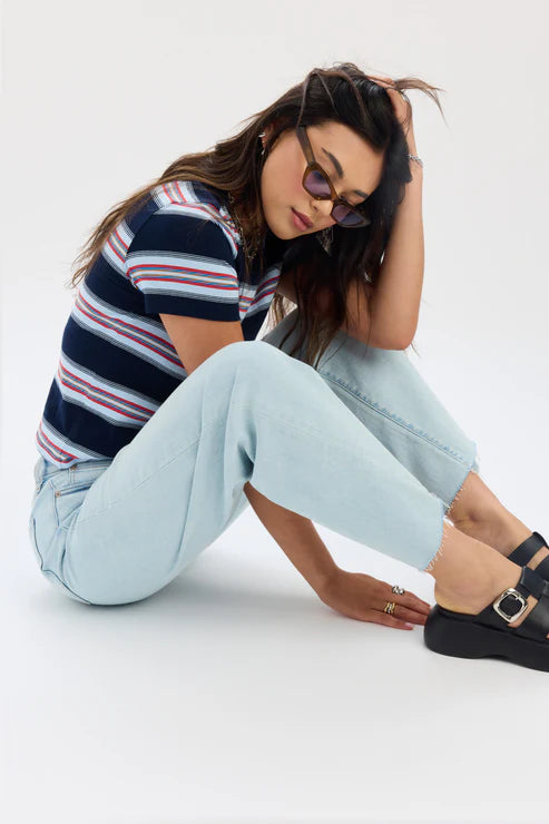 women’s light denim jeans, cool girl denim trends, wide leg summer jeans