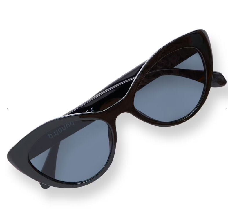 BLACK STATEMENT SUNGLASSES
