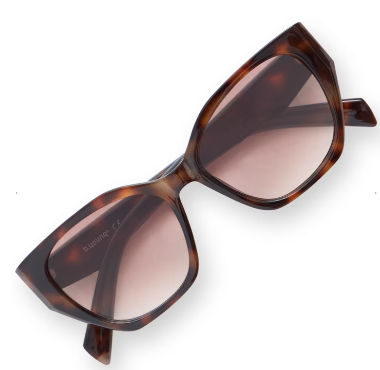 brown cat eye sunglasses, square cat eye sunglasses women, tortoiseshell sunglasses women, brown frame sunglasses, trendy sunglasses women 2026, fashion sunglasses cat eye, bold sunglasses women, everyday sunglasses brown, chic cat eye sunglasses, modern square sunglasses