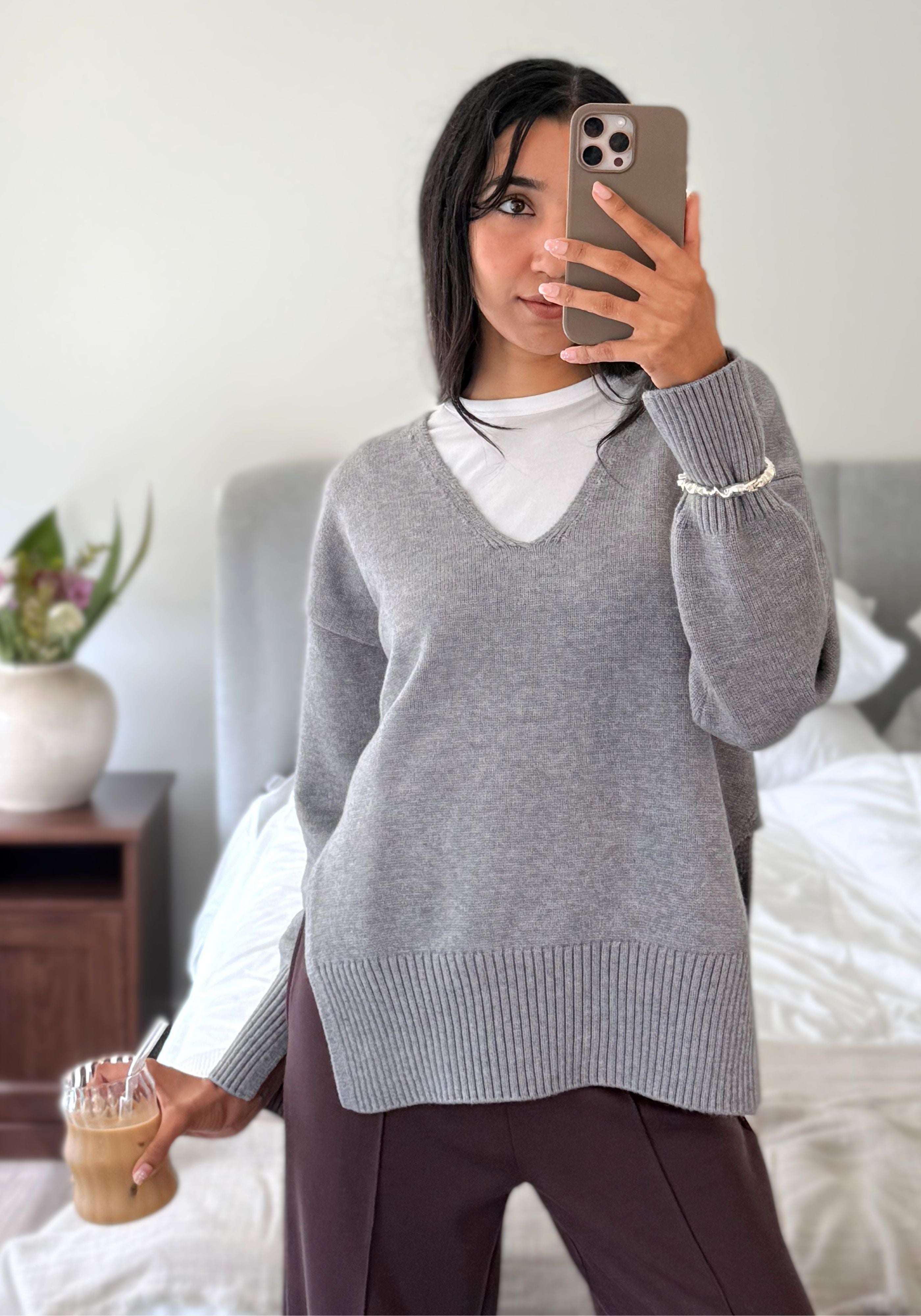 SOFT VNECK SWEATER (GREY)