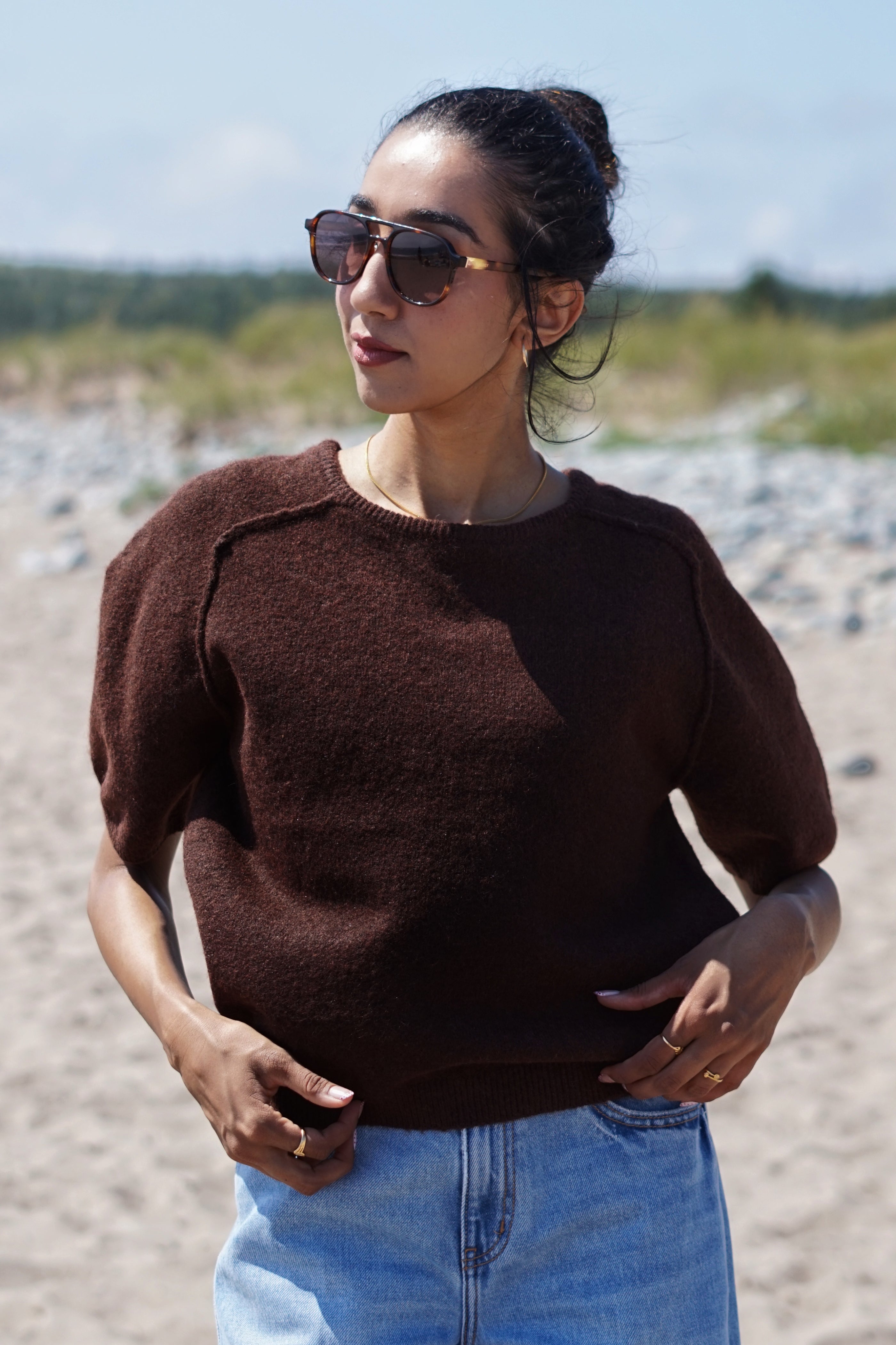 BROWN SWEATER TEE