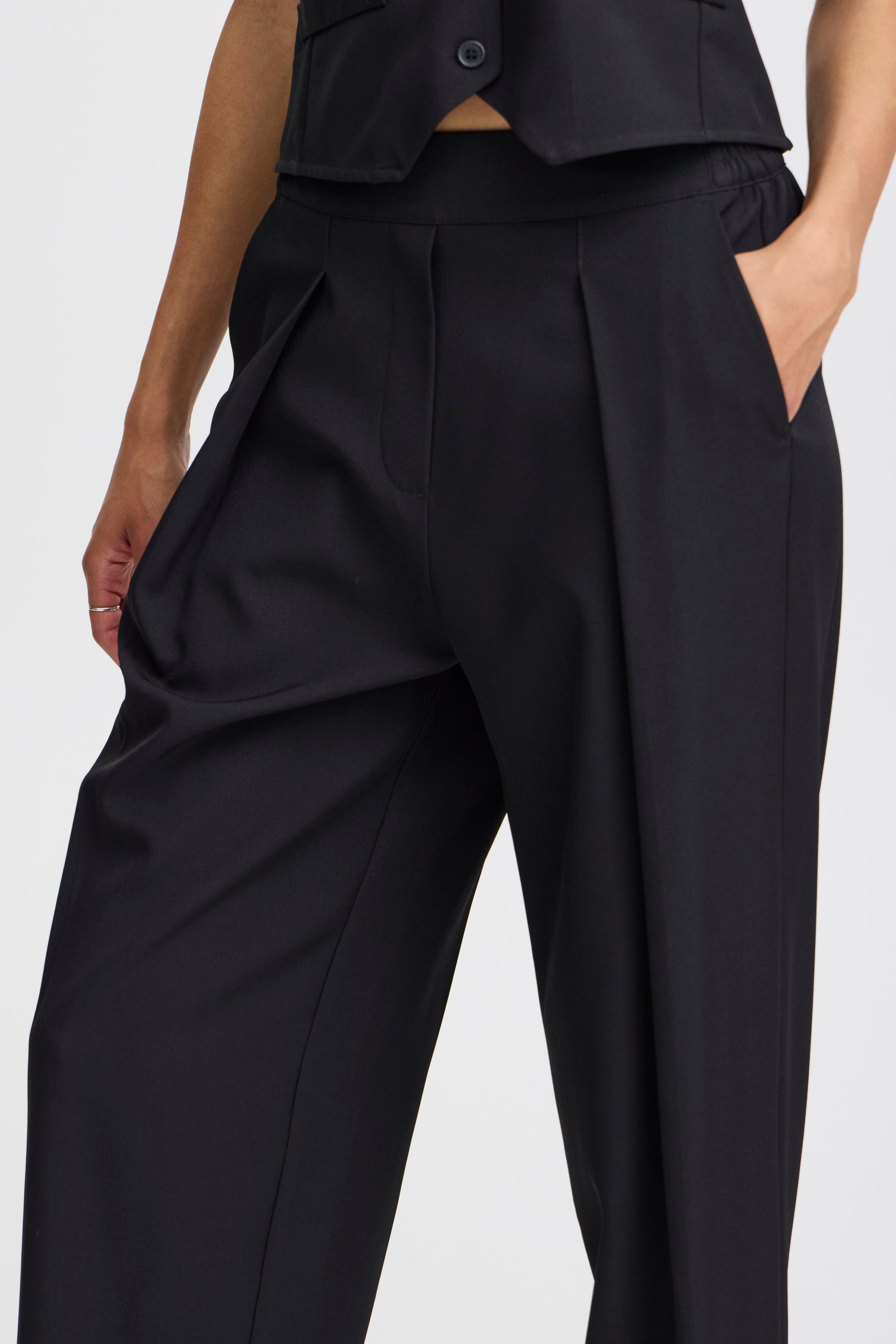 BLACK BARREL TROUSER PANT B YOUNG