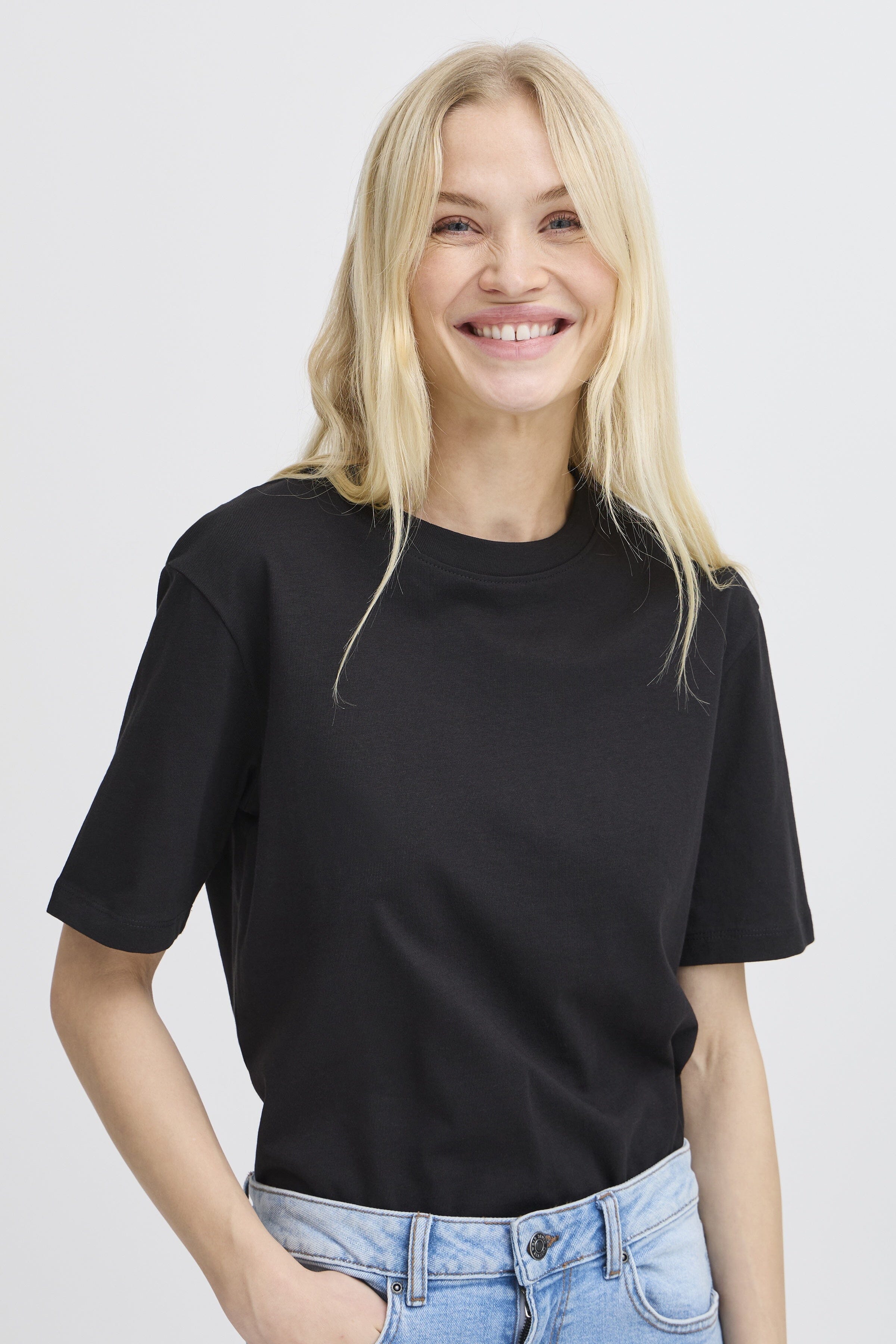 BLACK STRUCTURED TEE Top B YOUNG