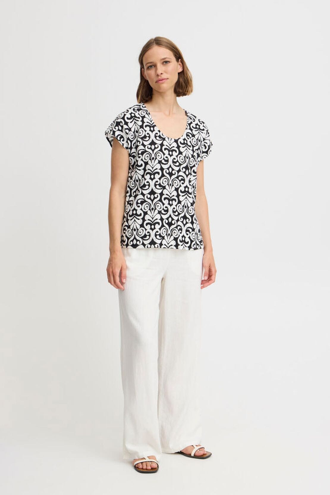 BLACK PRINT O-NECK BLOUSE Top B YOUNG