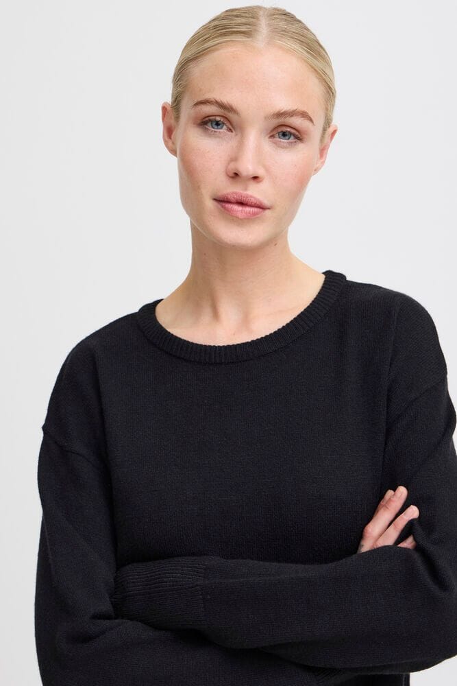 black long sleeve knit top, womens black crew knit, relaxed black sweater outfit, everyday black knitwear