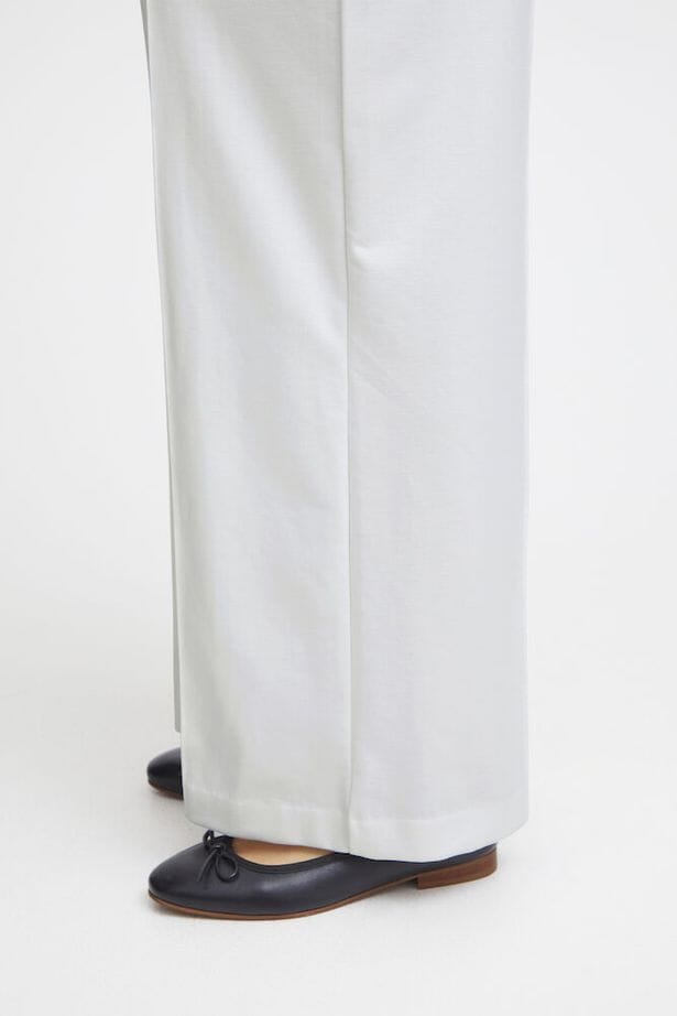 modern white pants women