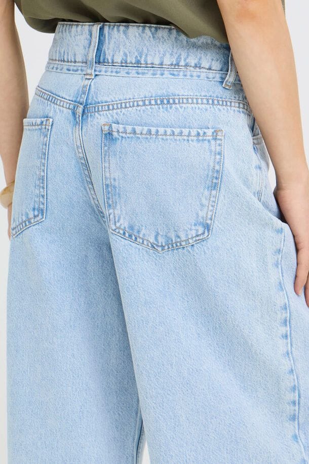 versatile light blue jeans women, structured wide leg denim women, summer denim jeans women wide leg, chic high rise jeans women