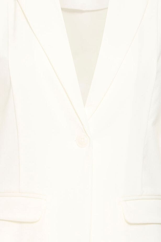 white blazer workwear style, chic white blazer outfit