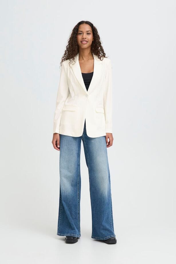 white blazer capsule wardrobe, white blazer everyday outfit