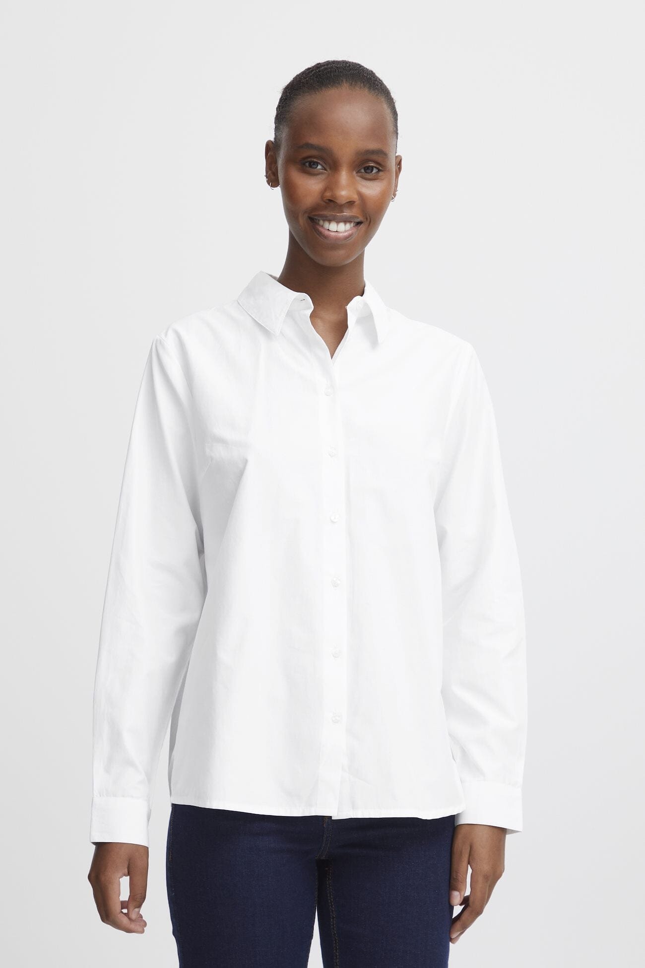 CLASSIC WHITE BUTTON DOWN Top B YOUNG