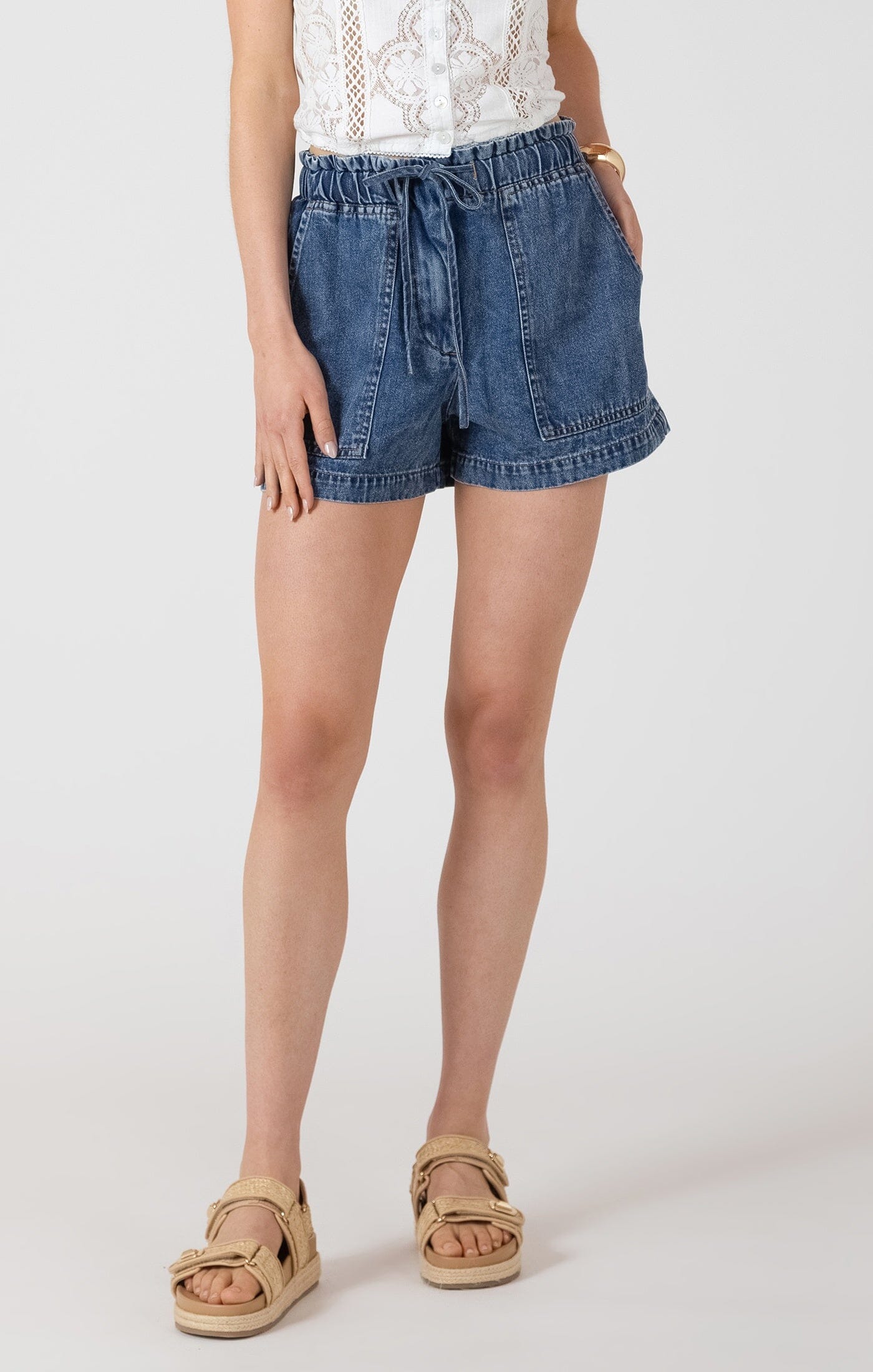 medium wash denim shorts women, elastic waist denim shorts, drawstring denim shorts women, casual summer shorts women
