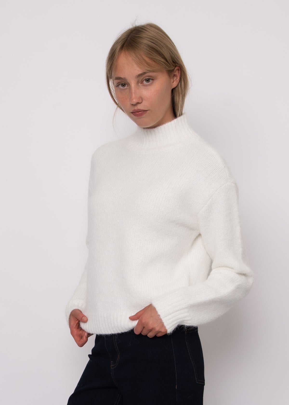 LAUREL TURTLENECK SWEATER- WHITE