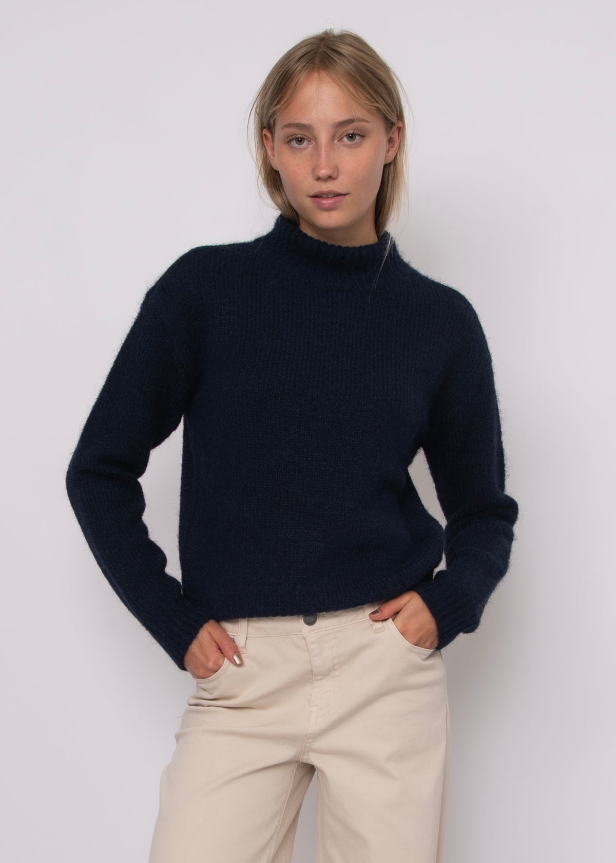 LAUREL TURTLENECK SWEATER- NAVY
