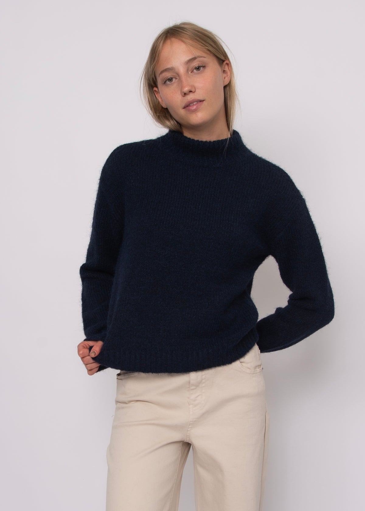 LAUREL TURTLENECK SWEATER- NAVY