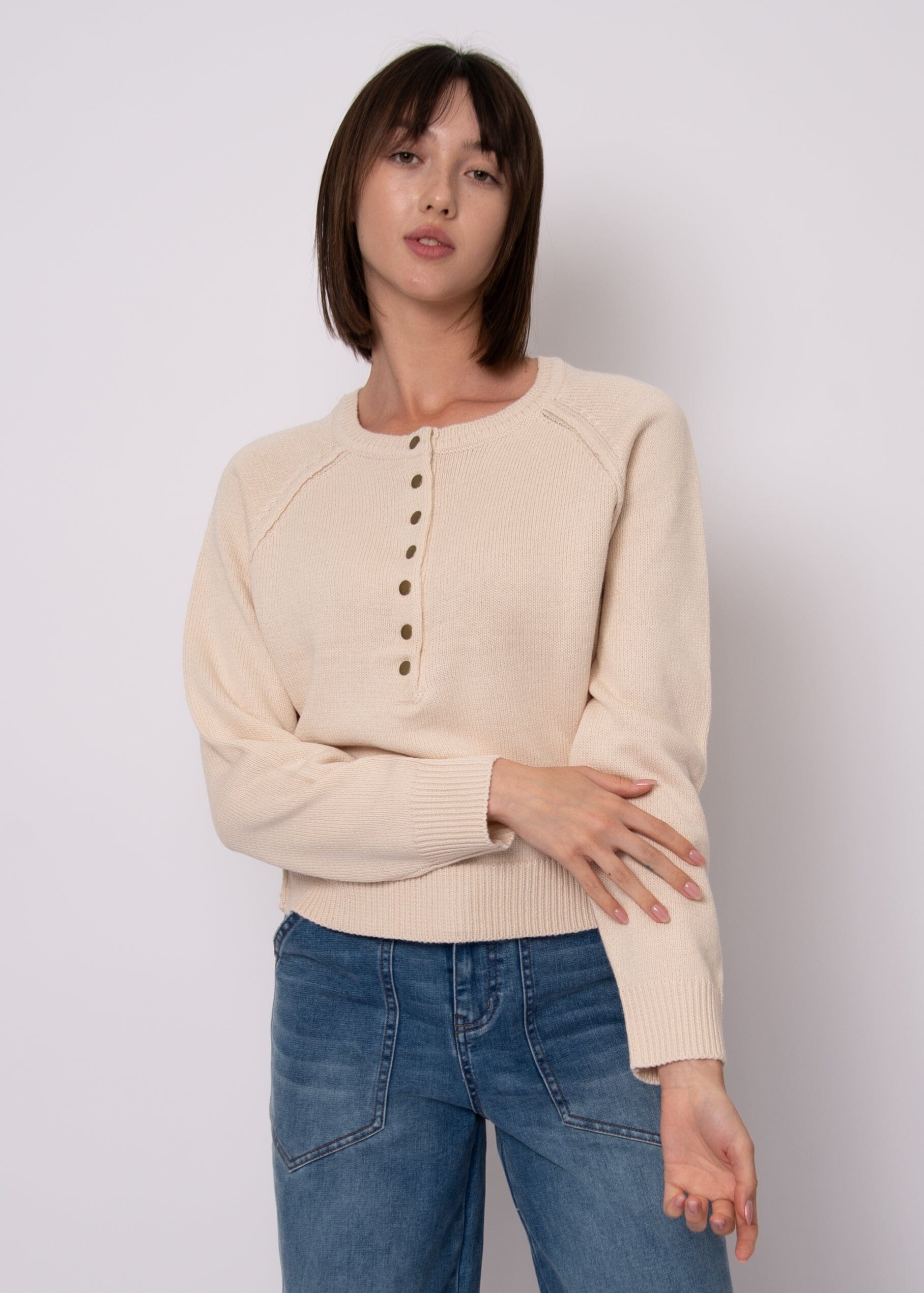 white long sleeve knit top, minimal white sweater outfit, vacation knit top women, chic casual sweater women, white sweater for jeans outfit