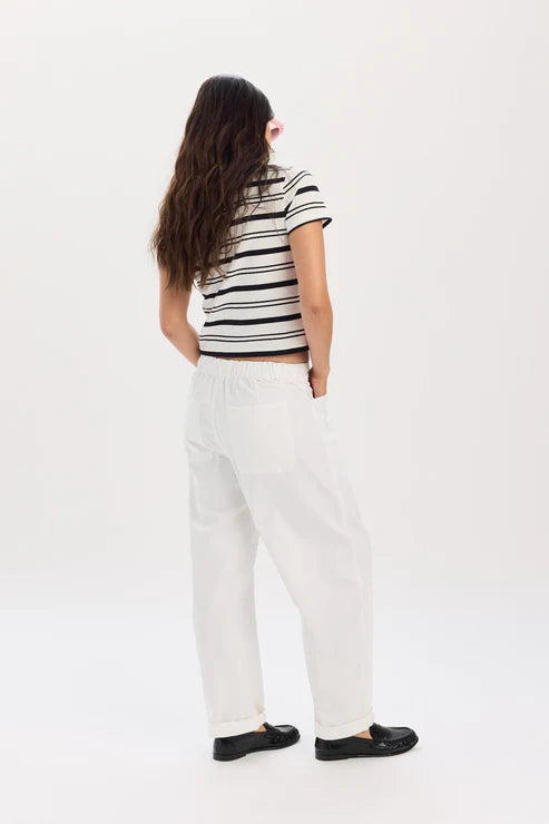 white wide leg barrel pants, minimal white outfit pants, casual resort wear pants