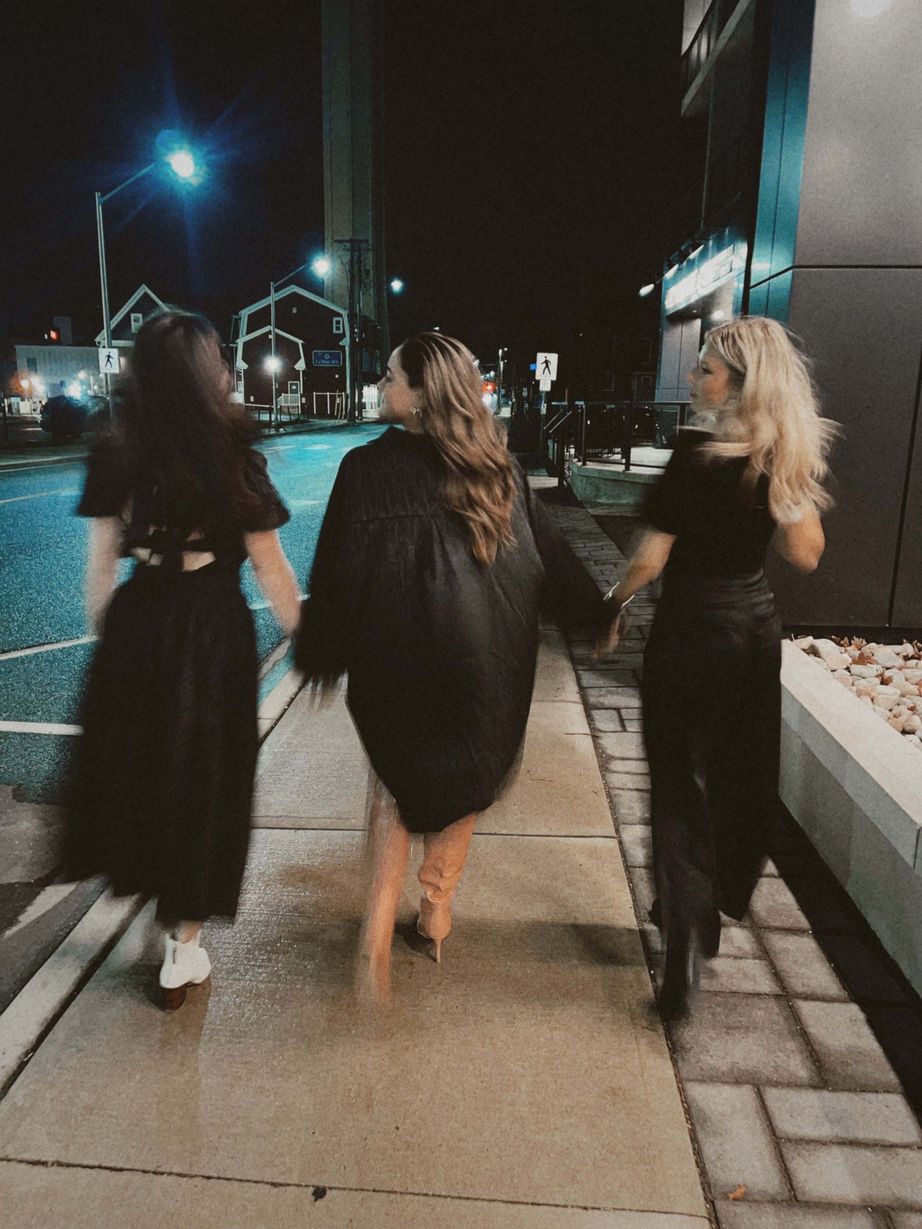 BOOK A PRIVATE HOLIDAY SHOPPING PARTY- IT'S FREE!